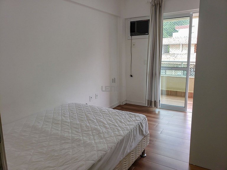 207 - Apartamento em Bombas a 150 metros da Praia