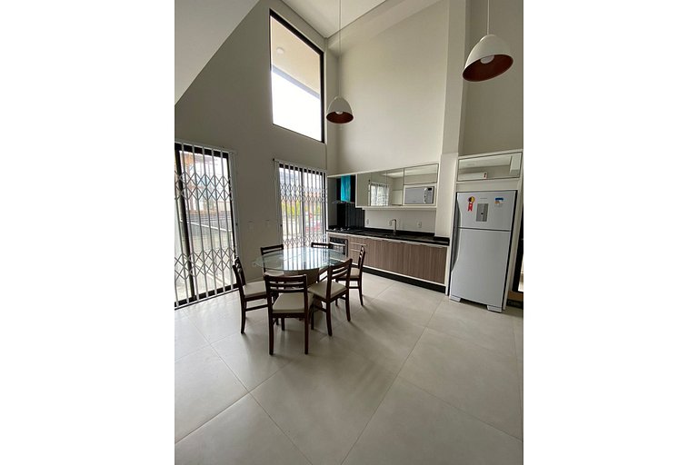 180 - Lindo apartamento com 02 suítes em Mariscal