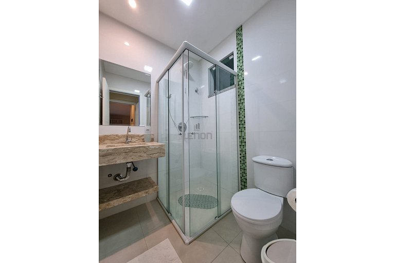 049 - Amplo Apartamento na Praia de Bombas