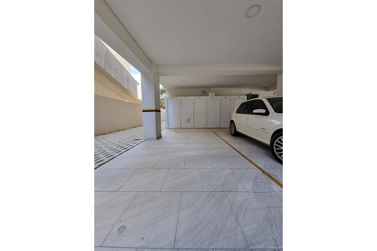 049 - Amplo Apartamento na Praia de Bombas