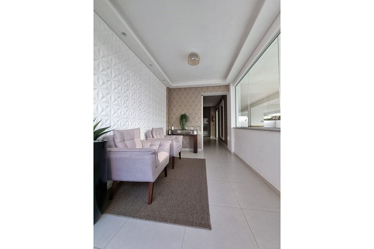 049 - Amplo Apartamento na Praia de Bombas
