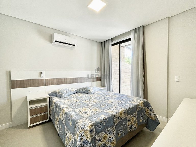 180 - Lindo apartamento com 02 suítes em Mariscal