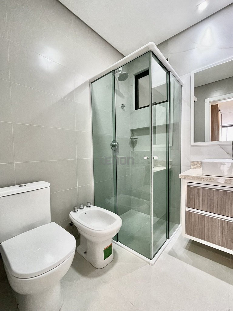 180 - Lindo apartamento com 02 suítes em Mariscal