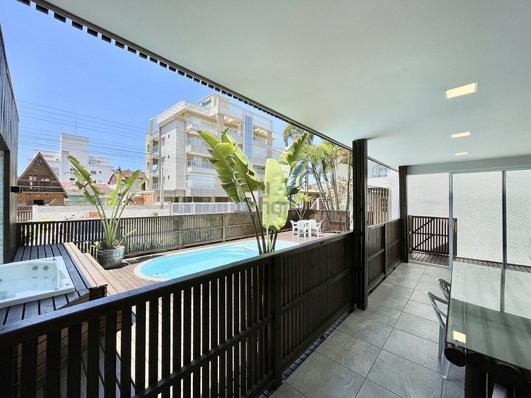 022 - Residencial com Piscina e Jacuzzi em Bombas