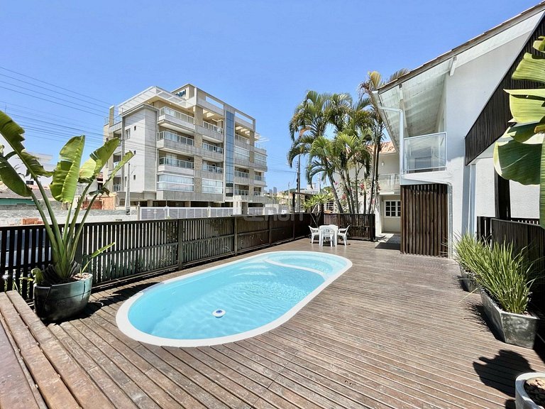 023 - Residencial com Piscina e Jacuzzi em Bombas