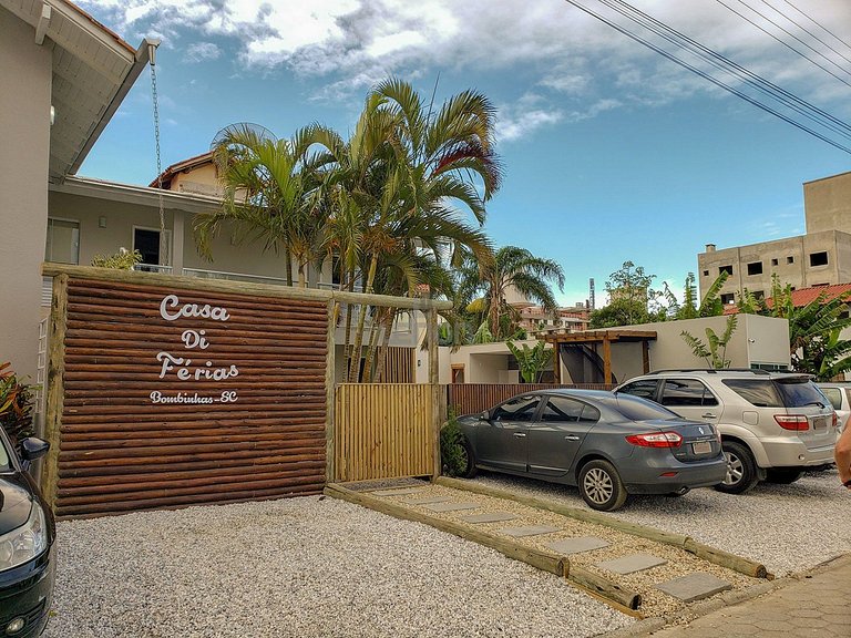 023 - Residencial com Piscina e Jacuzzi em Bombas