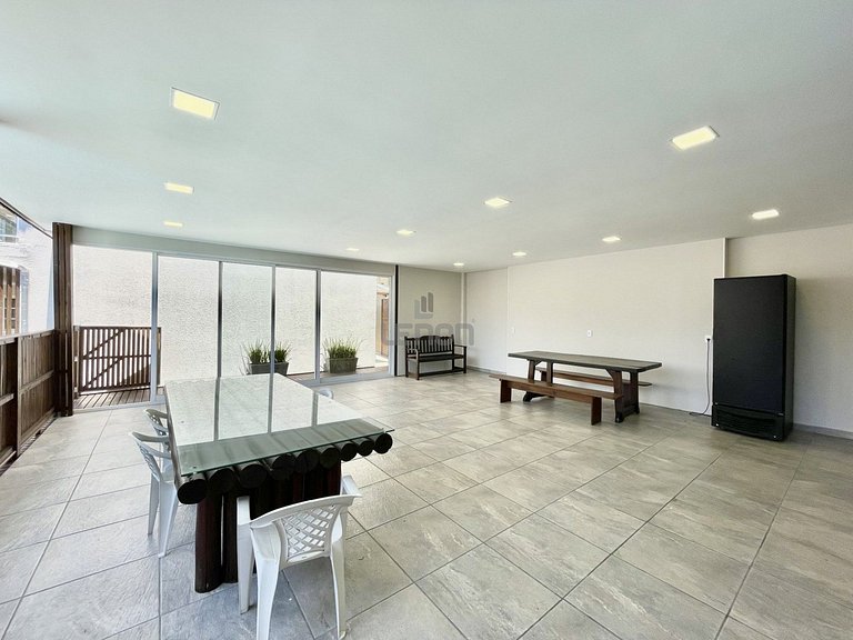 025 - Residencial com Piscina e Jacuzzi em Bombas