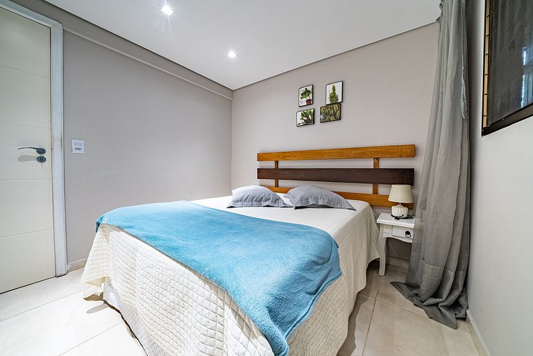 272 - Apartamento com 02 dormitórios a 200m da Praia de Cant