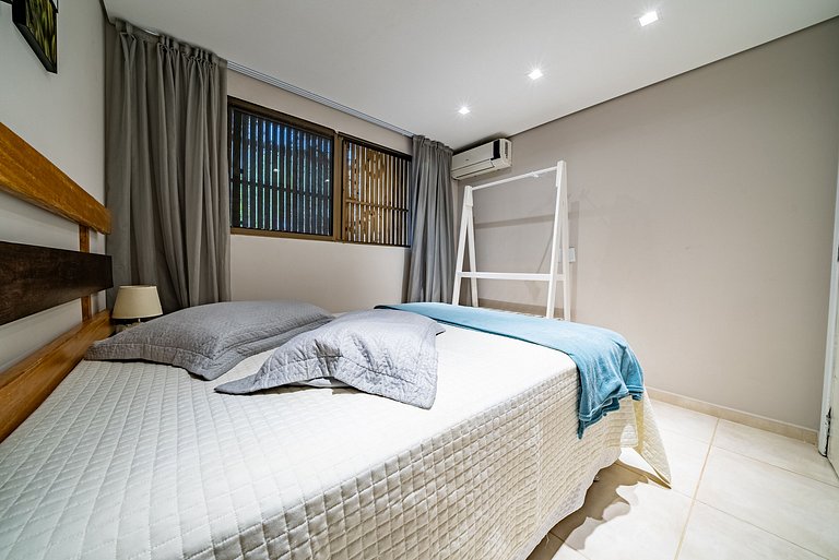 272 - Apartamento com 02 dormitórios a 200m da Praia de Cant