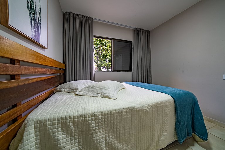 272 - Apartamento com 02 dormitórios a 200m da Praia de Cant