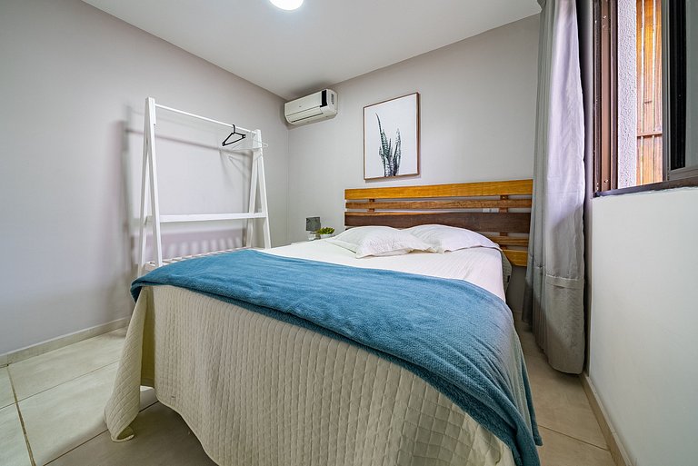272 - Apartamento com 02 dormitórios a 200m da Praia de Cant