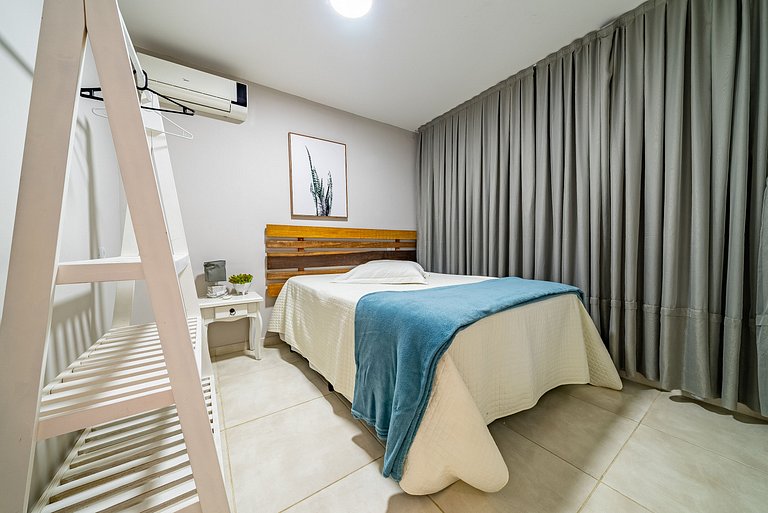 272 - Apartamento com 02 dormitórios a 200m da Praia de Cant