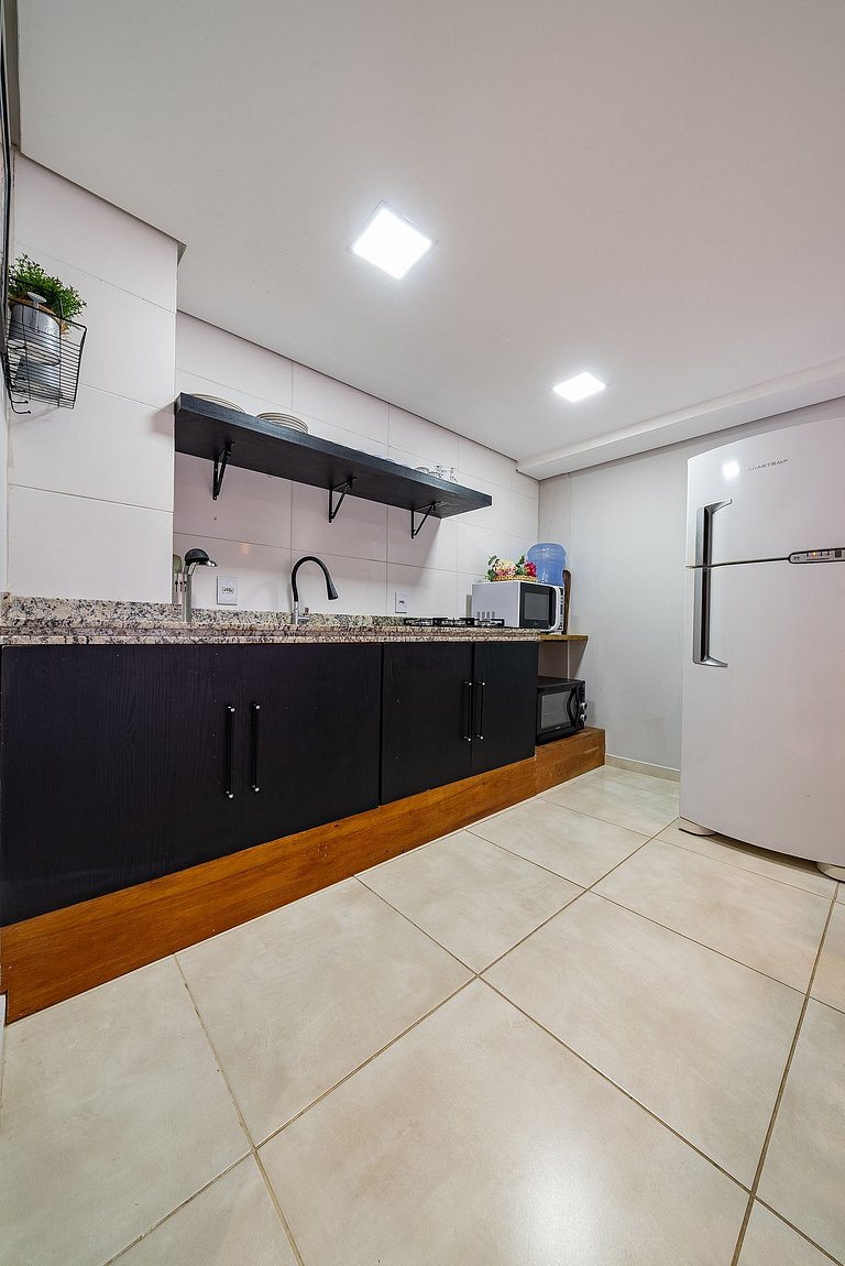 272 - Apartamento com 02 dormitórios a 200m da Praia de Cant