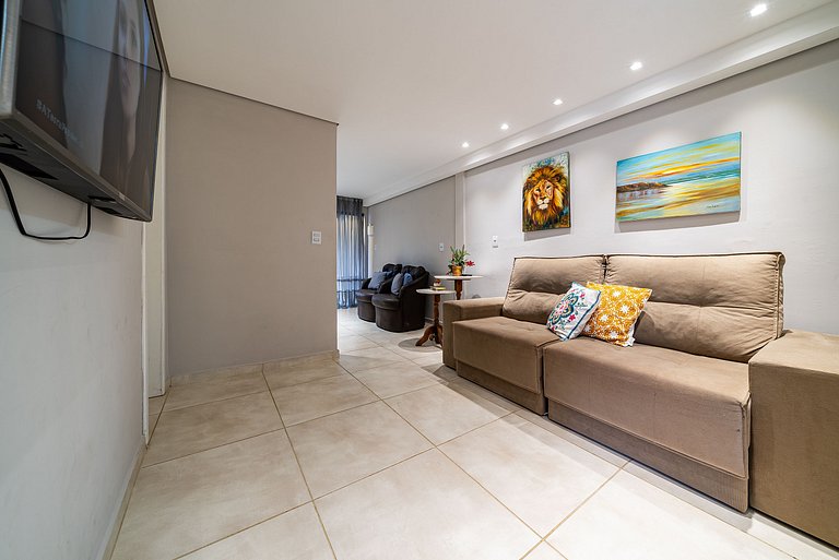 272 - Apartamento com 02 dormitórios a 200m da Praia de Cant