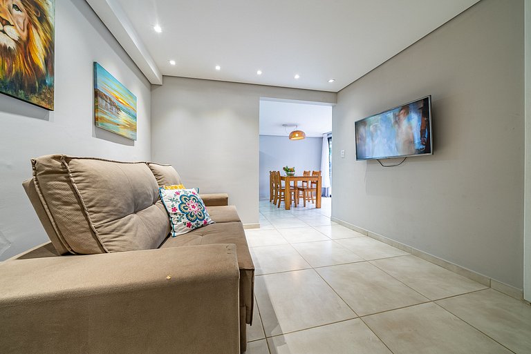 272 - Apartamento com 02 dormitórios a 200m da Praia de Cant