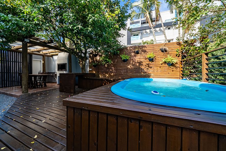 272 - Apartamento com 02 dormitórios a 200m da Praia de Cant