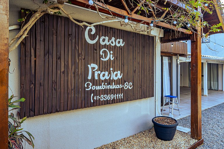272 - Apartamento com 02 dormitórios a 200m da Praia de Cant