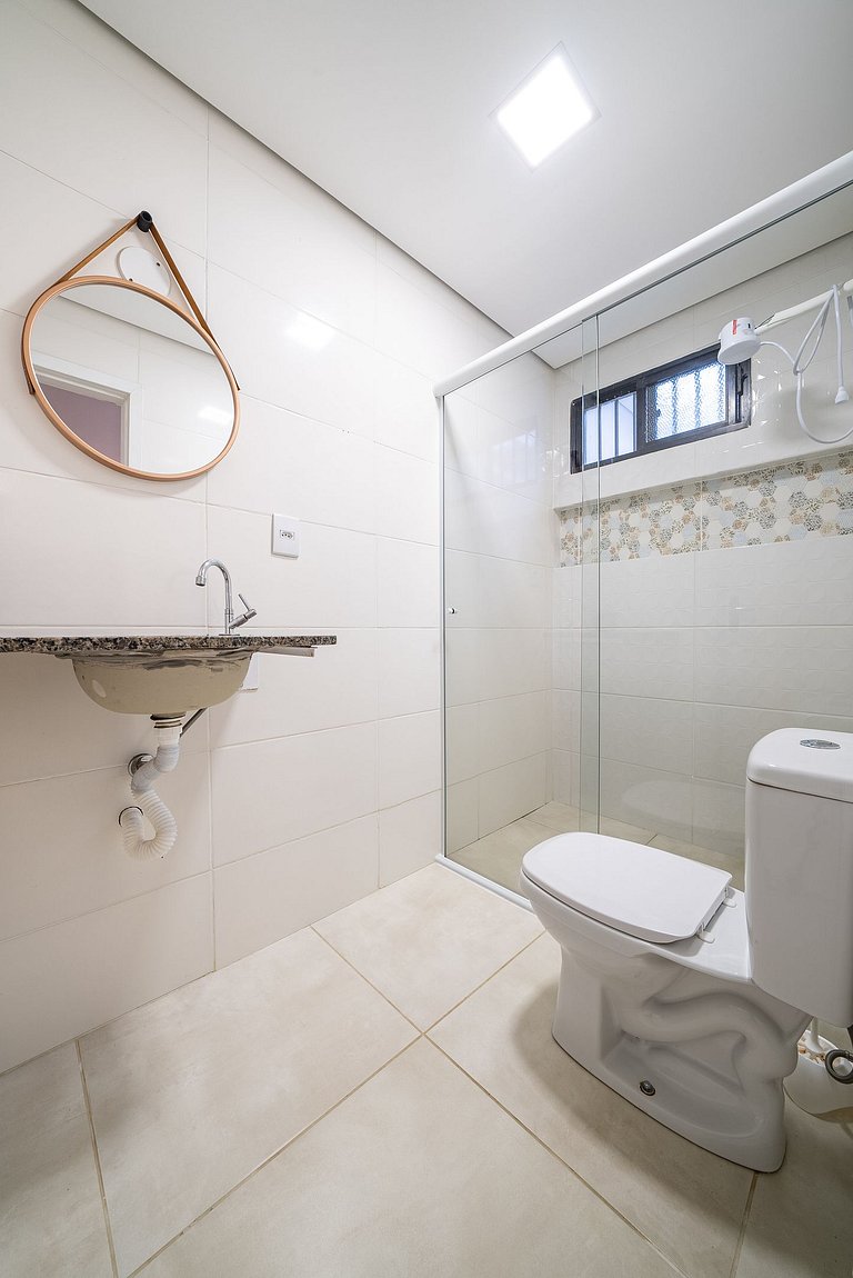 275 - Apartamento 01 dormitório na Praia de Mariscal
