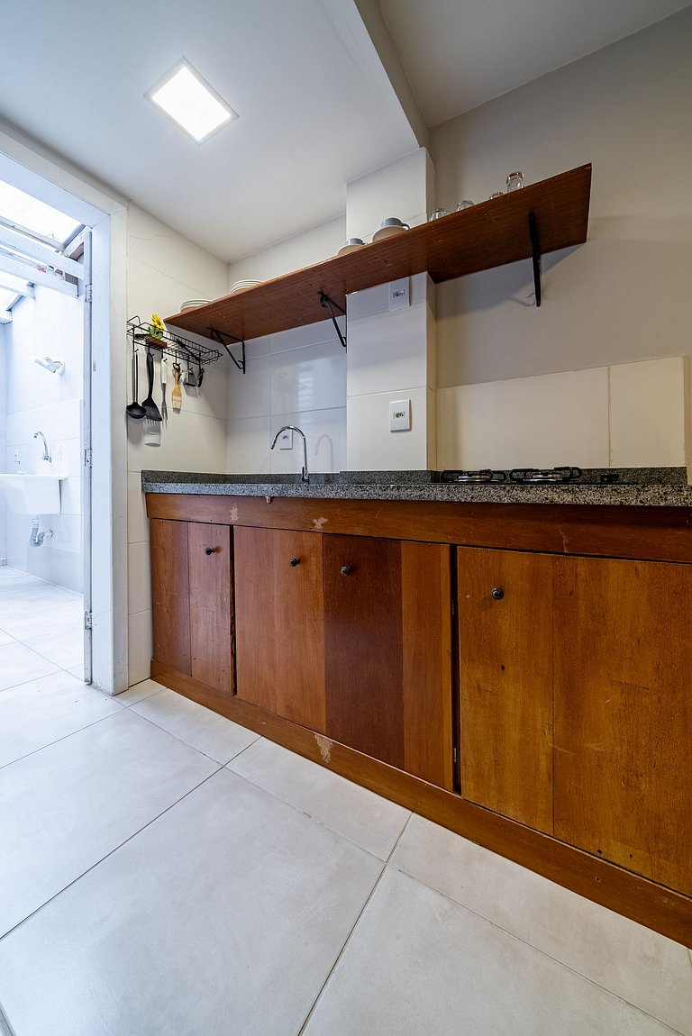 275 - Apartamento 01 dormitório na Praia de Mariscal