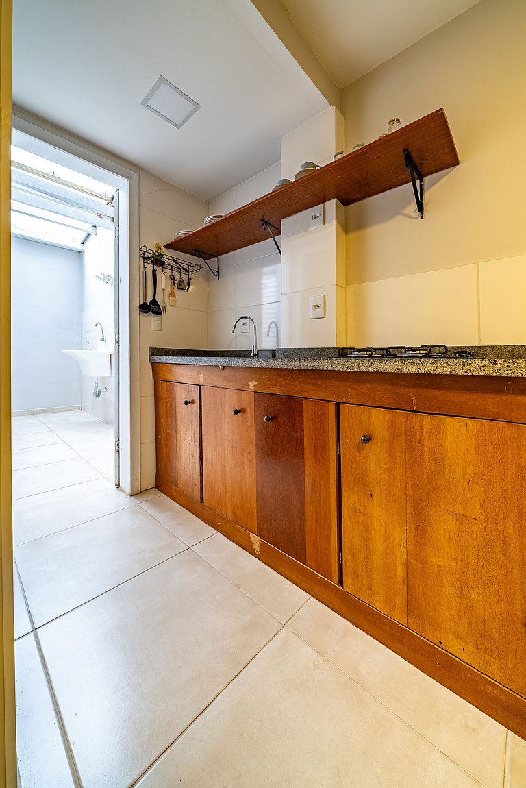 275 - Apartamento 01 dormitório na Praia de Mariscal