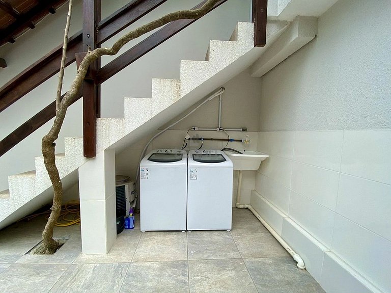 275 - Apartamento 01 dormitório na Praia de Mariscal