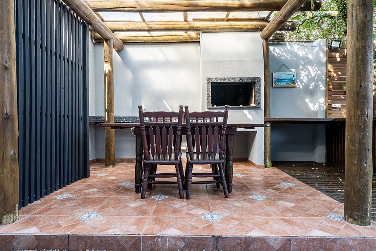 275 - Apartamento 01 dormitório na Praia de Mariscal
