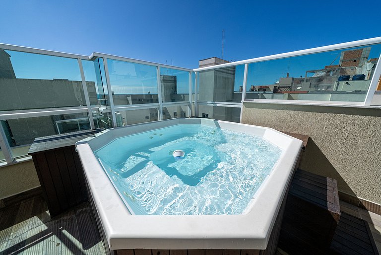 323 - Cobertura com 03 dormitórios e Jacuzzi, apenas a 50m d