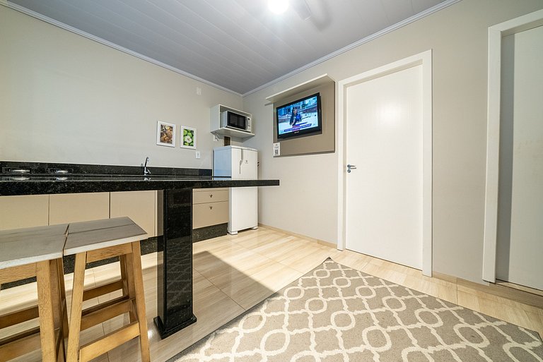 022 - Residencial com Piscina e Jacuzzi em Bombas