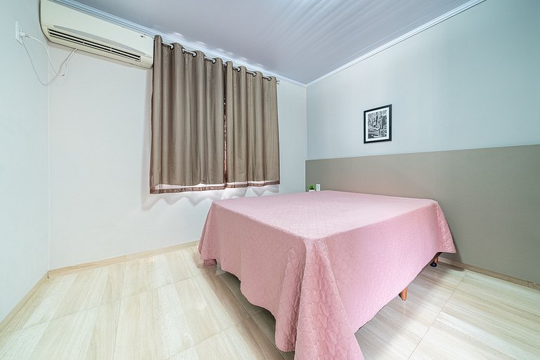 023 - Residencial com Piscina e Jacuzzi em Bombas
