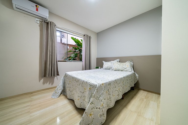 027 - Residencial com Piscina e Jacuzzi em Bombas