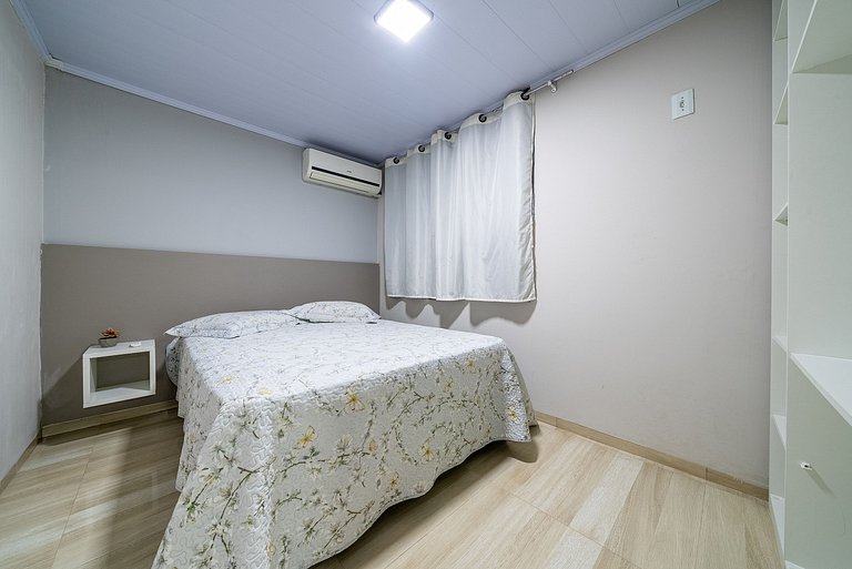 027 - Residencial com Piscina e Jacuzzi em Bombas