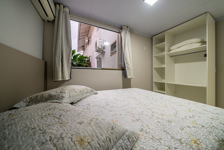 027 - Residencial com Piscina e Jacuzzi em Bombas