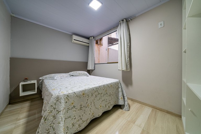 027 - Residencial com Piscina e Jacuzzi em Bombas