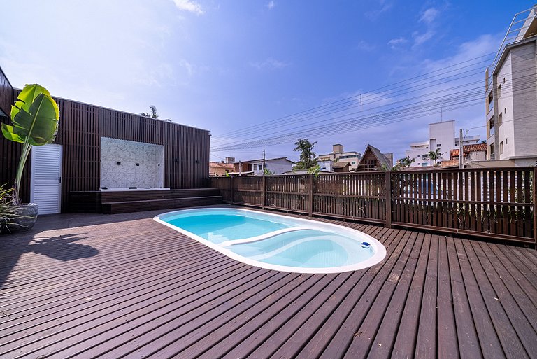027 - Residencial com Piscina e Jacuzzi em Bombas