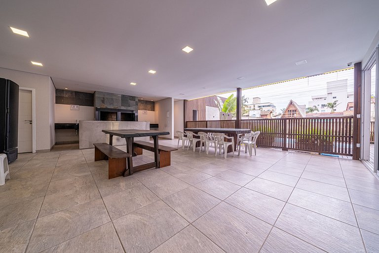 027 - Residencial com Piscina e Jacuzzi em Bombas