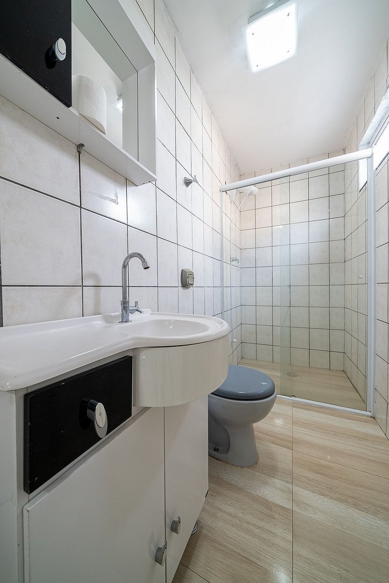 028 - Residencial com Piscina e Jacuzzi em Bombas