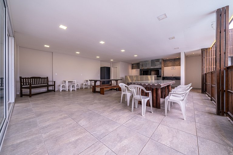 028 - Residencial com Piscina e Jacuzzi em Bombas