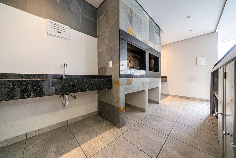 028 - Residencial com Piscina e Jacuzzi em Bombas