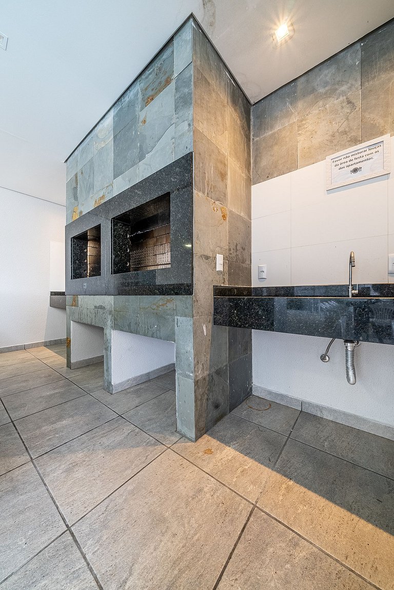 028 - Residencial com Piscina e Jacuzzi em Bombas
