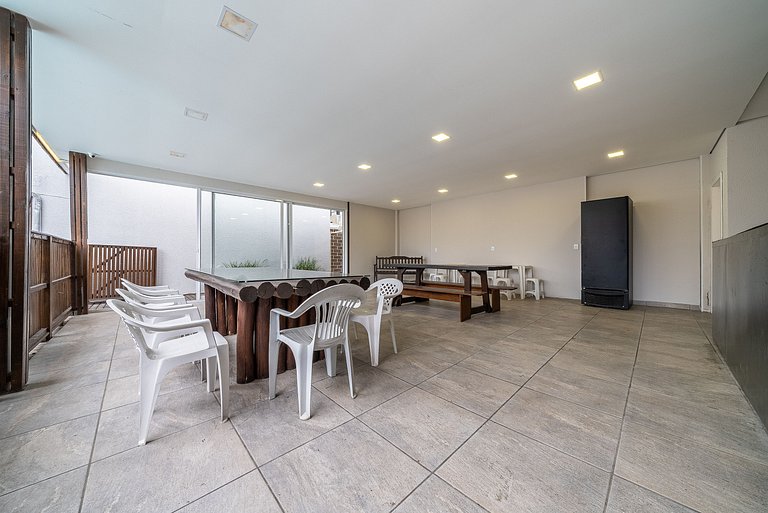 028 - Residencial com Piscina e Jacuzzi em Bombas