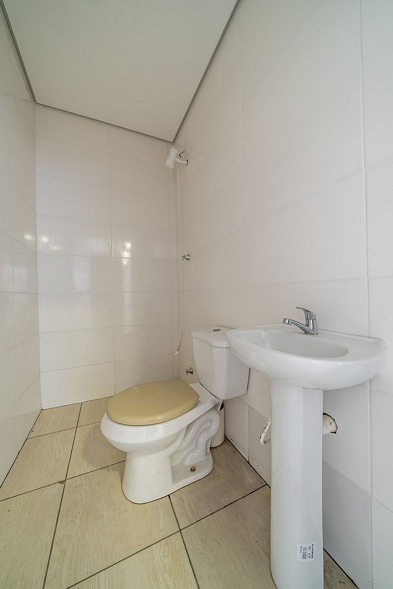 028 - Residencial com Piscina e Jacuzzi em Bombas