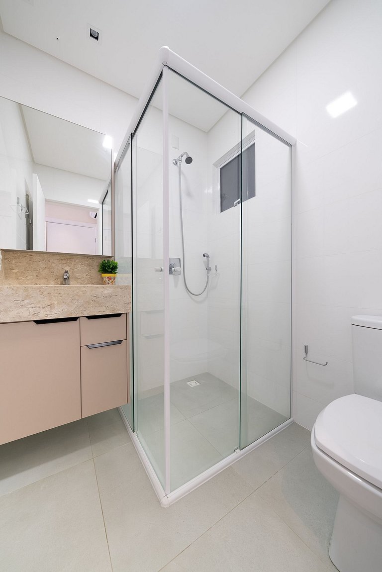 195 - Apartamento com 2 dormitórios a 50m da praia de Marisc