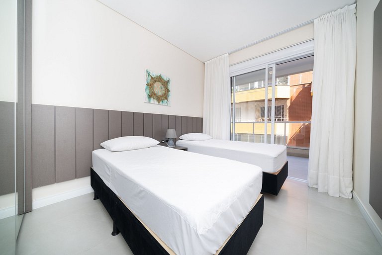 195 - Apartamento com 2 dormitórios a 50m da praia de Marisc