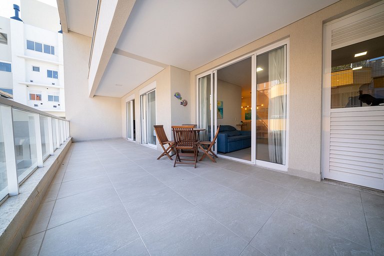195 - Apartamento com 2 dormitórios a 50m da praia de Marisc