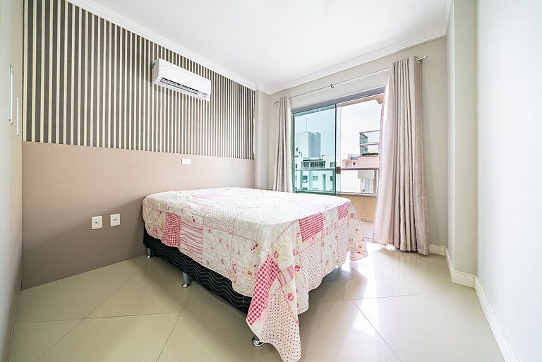 248 - Lindo apartamento na praia de Bombas