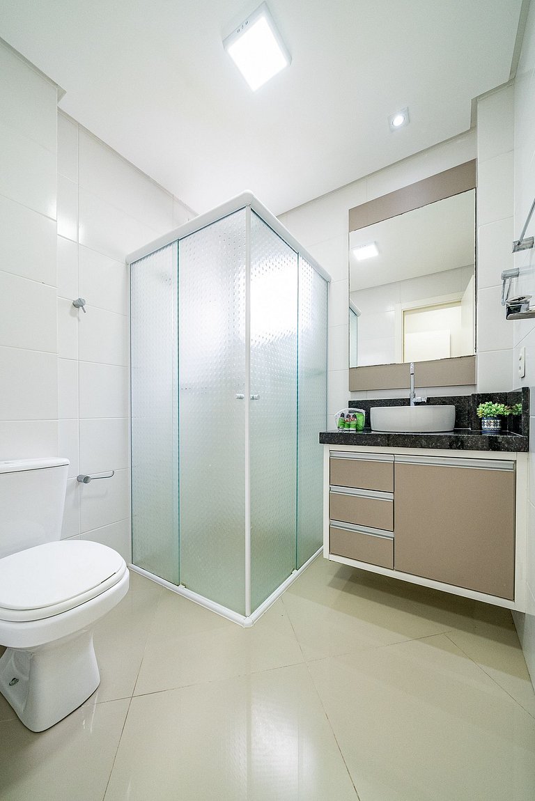 248 - Lindo apartamento na praia de Bombas