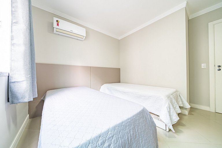 248 - Lindo apartamento na praia de Bombas