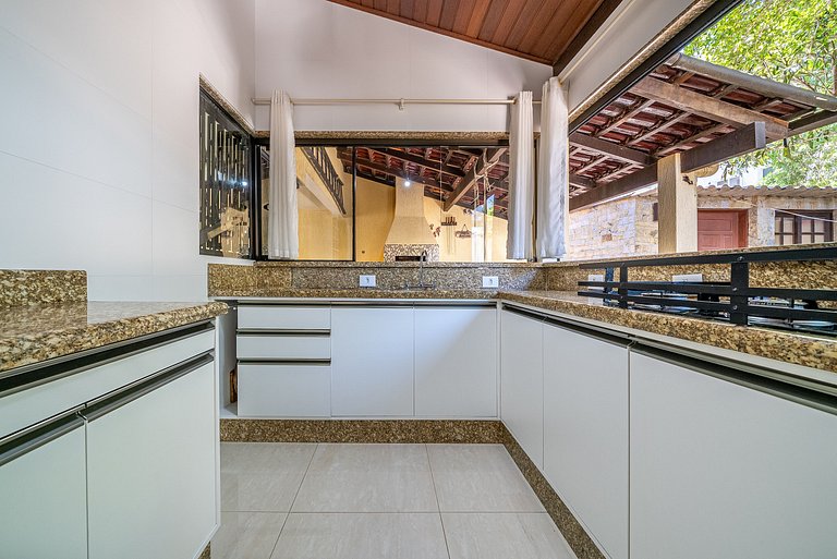 151 - Casa ampla e Rústica a 80m praia de Bombas
