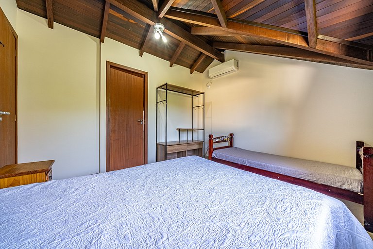 151 - Casa ampla e Rústica a 80m praia de Bombas