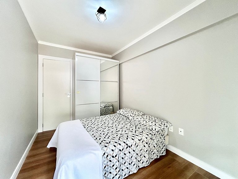 207 - Apartamento em Bombas a 150 metros da Praia